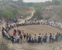 सिद्ध बाबा मंदिर पर एक दिवसीय मेले के दौरान हुआ कुश्ती का मुकाबला