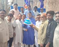 बसपाइयों ने केक काटकर मनाया कांशीराम साहब का जन्मदिन