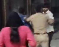 गाड़ी खड़ी करने को लेकर विवाद, पुलिस की कार्रवाई का वीडियो वायरल