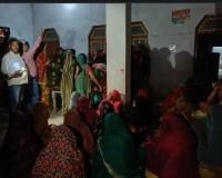 हाईटेंशन लाइन से कंटेनर में दौड़ा करंट किशोर की मौत, रोड जाम 