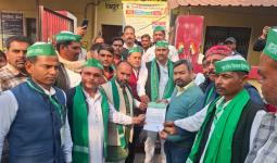 बिजली की समस्या को लेकर एक्सईएन कार्यालय पर किया प्रदर्शन