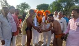 चुल्हावली में पुराना परंपरागत दंगल हुआ संपन्न, पहलवानों ने दिखाए दांव पेच 