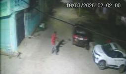 टूंडला के ब्रिज विहार कॉलोनी में सरिया लेकर घूमता दिखा अज्ञात युवक