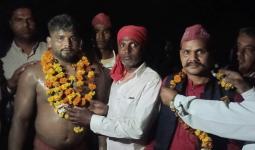 सिद्ध बाबा मंदिर के दंगल में राहुल पहलवान ने जीता 11 हजार का इनाम