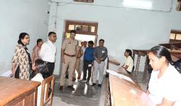 डीएम व एसएसपी ने किया उप निरीक्षक भर्ती परीक्षा केंद्रों का औचक निरीक्षण, दिए कड़े निर्देश