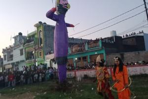 धूं-धूं कर जले रावण और मेघनाथ के पुतले