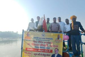 जिला पंचायत अध्यक्ष ने दो लाख मत्स्य अंगुलिका की यमुना नदी में प्रवाहित