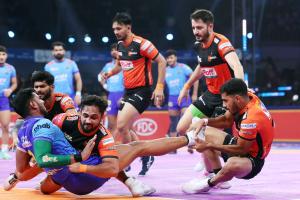 प्रो कबड्डी लीग : बंगाल के कप्तान देवांक के लिए यादगार मैच में मुंबा ने दर्ज की बड़ी जीत