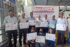 परमार्थ सेवा समिति द्वारा जरूरतमंदों को खाद्य सामान का वितरण एवं महारक्तदान शिबिर का आयोजन