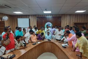 नगर निगम बोर्ड की 15वीं बैठक से पहले हंगामा: पार्षदों ने की नारेबाजी, भतीजे पर दर्ज मुकदमा वापस लेने की उठाई मांग