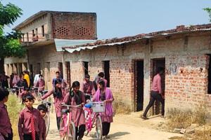 बिना मान्यता के चल रहे विद्यालय को खण्ड शिक्षा अधिकारी ने कराया बंद