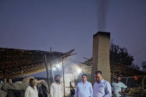 प्रतिबंधित ईंधन के प्रयोग पर ग्राम पीनना के तीन कोल्हू सील, तीन संचालकों के खिलाफ कार्रवाई