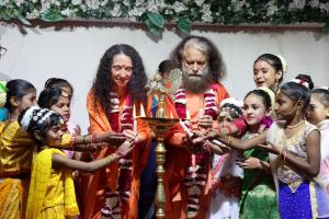 दैवीय सम्पद मंडल और परमार्थ निकेतन की ओर से पूज्य महामंडलेश्वर स्वामी असंगानन्द जी महाराज को उनके 91 वें अवतरण दिवस की शुभकामनायें