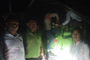 शिकोहाबाद में बड़ी कार्रवाई: 55 बोरी डीएपी खाद बरामद