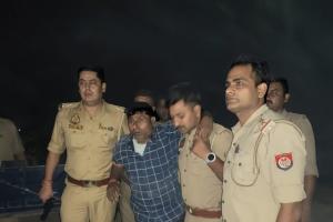 मुठभेड़ के दौरान मोटरसाइकिल चोर के पैर में लगी गोली, घायल