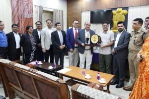 डीएम का विदाई समारोह कार्यक्रम आयोजित, कार्यकाल को सराहते हुए दी विदाई