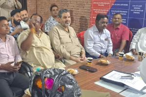 उ.प्र. उद्योग व्यापार प्रतिनिधिमंडल के अध्यक्ष ने वरिष्ठ उपनिरीक्षक को दी भव्य विदाई