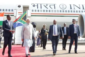 प्रधानमंत्री मोदी जी-20 शिखर सम्मेलन में हिस्सा लेने के लिए दक्षिण अफ्रीका पहुंचे