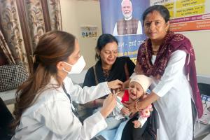 मुजफ्फरनगर: जिला चिकित्सा अधिकारी सुनील तेवतिया  के निर्देशन में लगा विशेष टीकाकरण शिविर