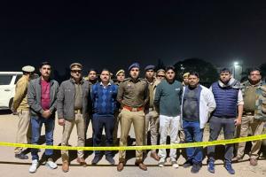 शिक्षक दंपति से लूट करने वाले दो बदमाश गिरफ्तार, पैरों में लगी गोली