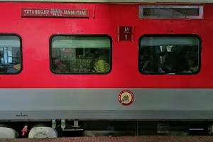 टाटा नगर जम्मूतवी एक्सप्रेस ट्रेन का फिरोजाबाद ठहराव आज से प्रारंभ     