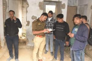 खंडहर में मिला युवक का शव,शहर में फैली सनसनी, फॉरेंसिक टीम ने जुटाए साक्ष्य 