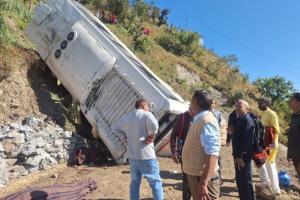 टिहरी में बस दुर्घटना में पांच श्रद्धालुओं की मौत, चालक समेत 13 अन्य घायल