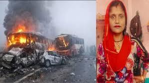 मथुरा: जलती बस में फंसी मां ने बच्चों की जान बचाई, पॉलीबैग में भरकर लाए जा रहे क्षत-विक्षत शव