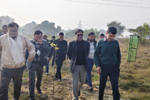 मनरेगा से संवरी सिरसा नदी, अटल वन व तालाब का किया निरीक्षण