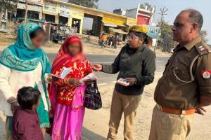 मिशन शक्ति : भ्रमणशील कर महिलाओं को दी साइबर अपराध की जानकारी