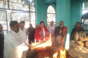 रामबाग में मातम पुजारी परिवार की इकलौती बेटी ने निभाया फर्ज मां को दी मुख्गनि चार साल पहले पिता को भी दी थी मुख्गनि