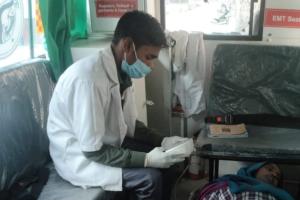 एम्बुलेन्स की मदद से गर्भवती महिला को पहुंचाया अस्पताल 