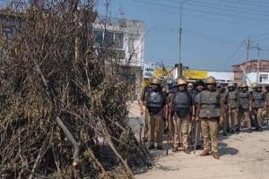 होली पर्व को लेकर पुलिस ने किया पैदल मार्च, दहन स्थलों का किया निरीक्षण 