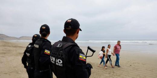 इक्वाडोर में समुद्र तट पर रस्सियों से लटके मिले पांच मानव सिर