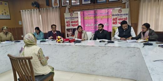 मुरादाबाद : राज्य महिला आयोग की सदस्य संगीता जैन ने महिला उत्पीड़न से जुड़ी शिकायतों को सुना
