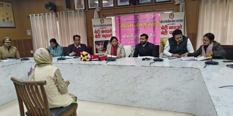 मुरादाबाद : राज्य महिला आयोग की सदस्य संगीता जैन ने महिला उत्पीड़न से जुड़ी शिकायतों को सुना