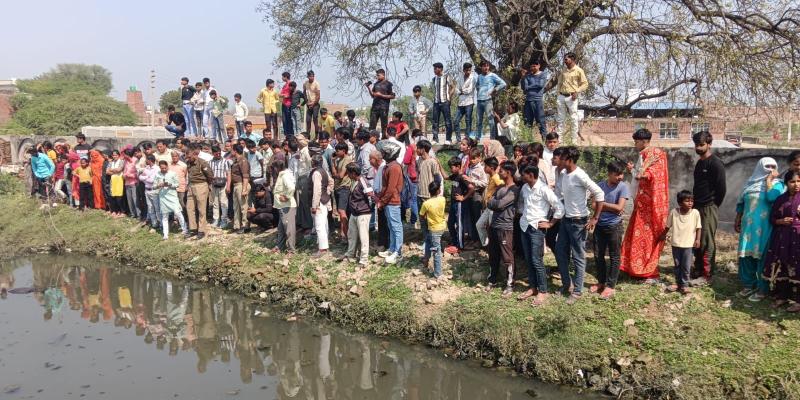 नाले से अज्ञात युवक का शव बरामद, जांच शुरू