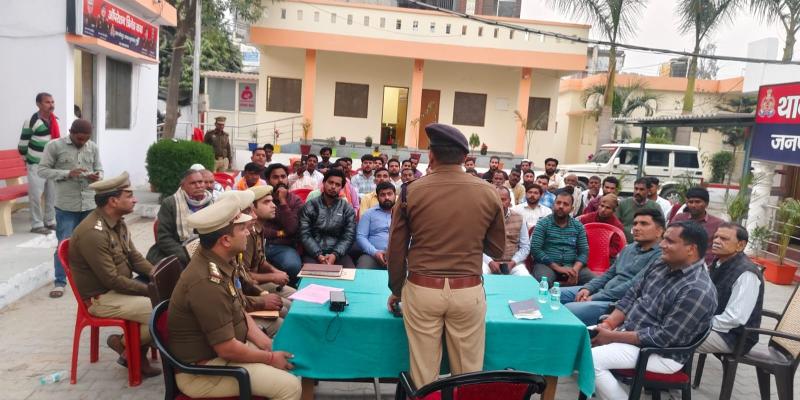 भोजपुर थाना परिसर में आगामी पर्व को लेकर डीजे संचालकों के साथ शान्ति समिति की बैठक आयोजित