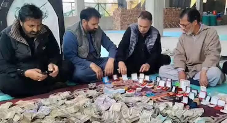 ईरान के लिए कश्मीरियों का समर्थन, महिलाओं ने परिवार के गहने दान किए